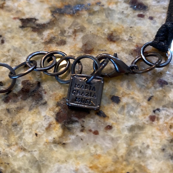 Italian crystal flower necklace - Picture 4 of 8